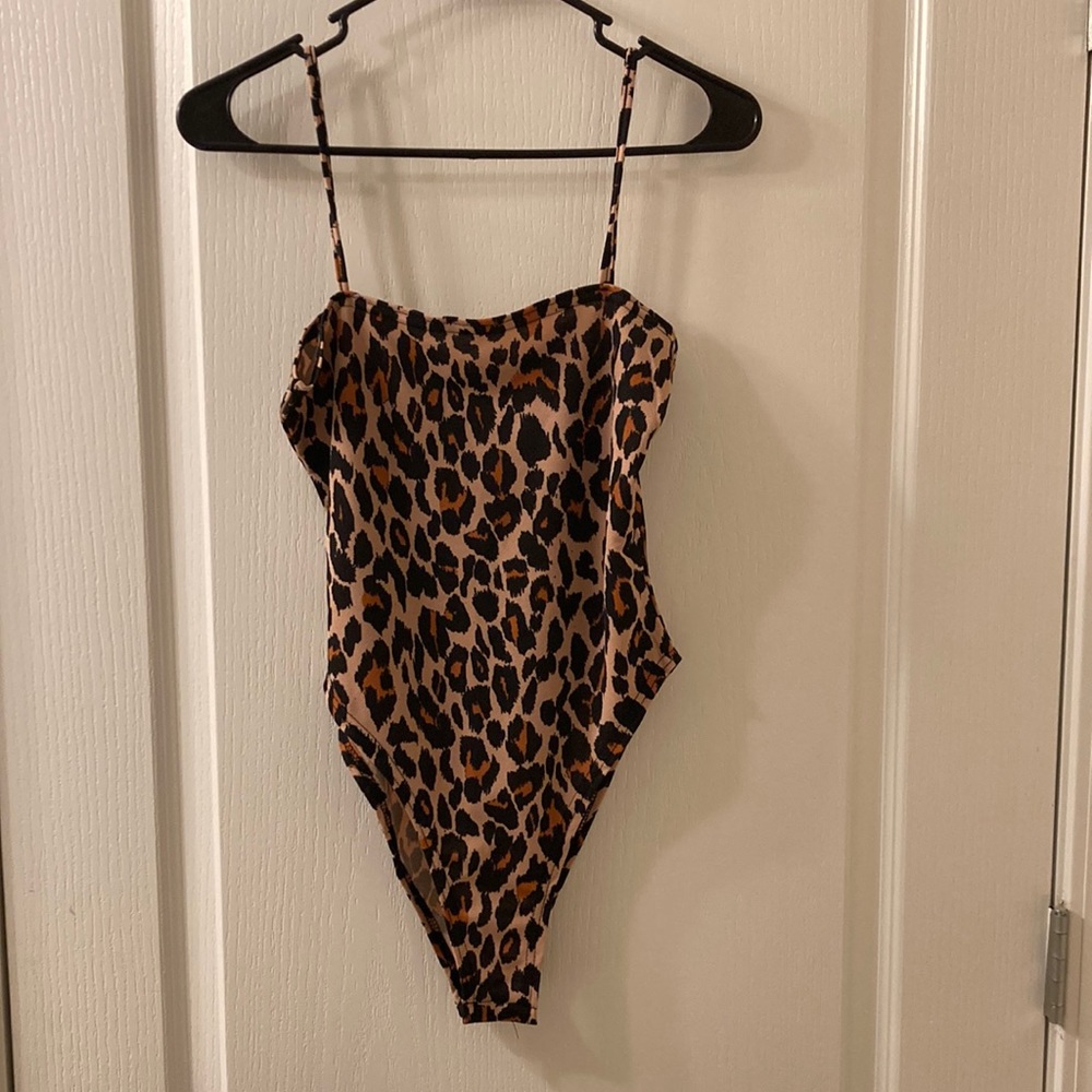 Boohoo Leopard Body Suit. Size 8.